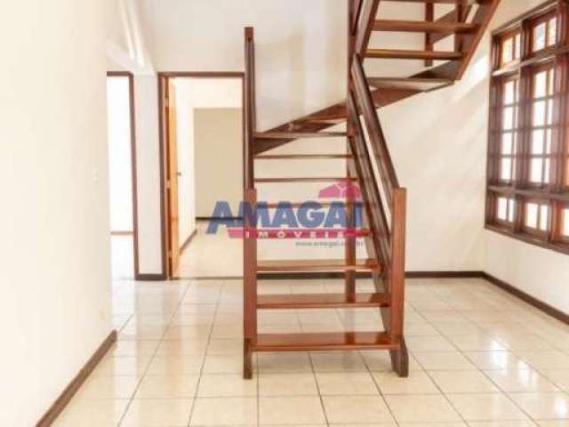 Casa com 4 quartos à venda no Jardim Santa Maria, Jacareí  por R$ 720.000