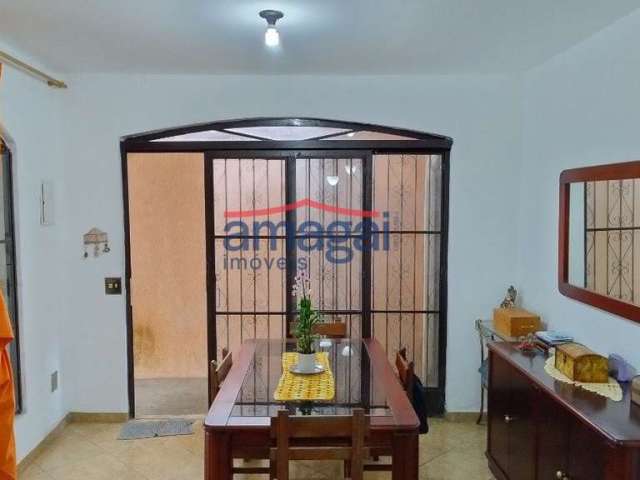 Casa com 4 quartos à venda no Jardim das Indústrias, Jacareí  por R$ 580.000