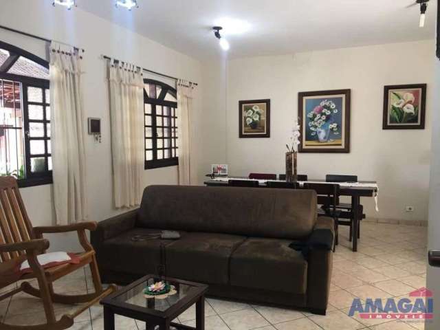 Casa com 3 quartos à venda no Jardim Siesta, Jacareí  por R$ 600.000