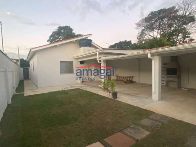 Casa com 3 quartos à venda no Jardim Santa Maria, Jacareí  por R$ 1.350.000