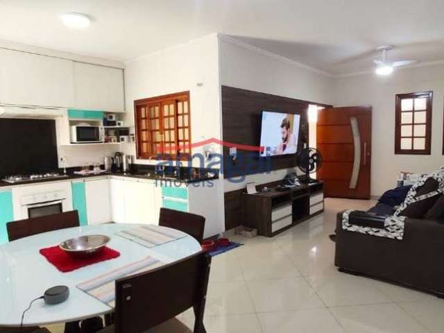 Casa com 2 quartos à venda no Jardim Santa Marina, Jacareí  por R$ 370.000