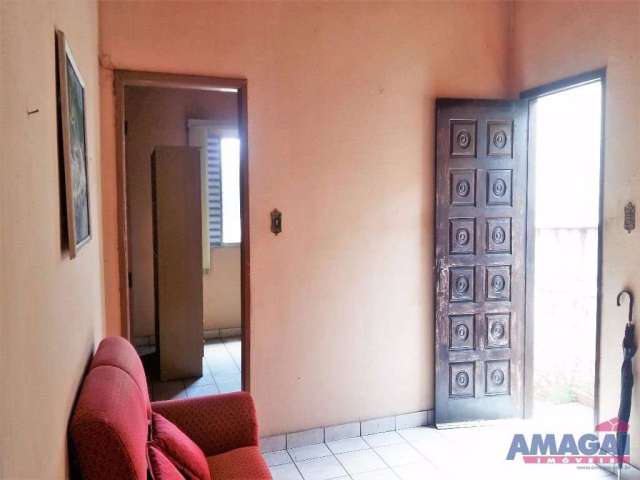 Casa com 2 quartos à venda na Vila Formosa, Jacareí  por R$ 190.000