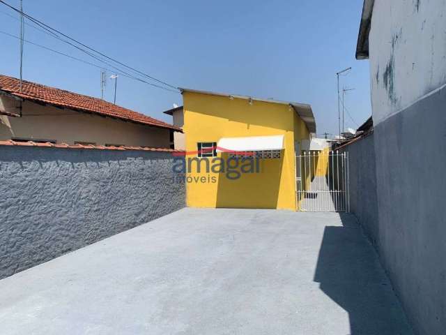 Casa com 2 quartos à venda no Centro, Jacareí  por R$ 300.000