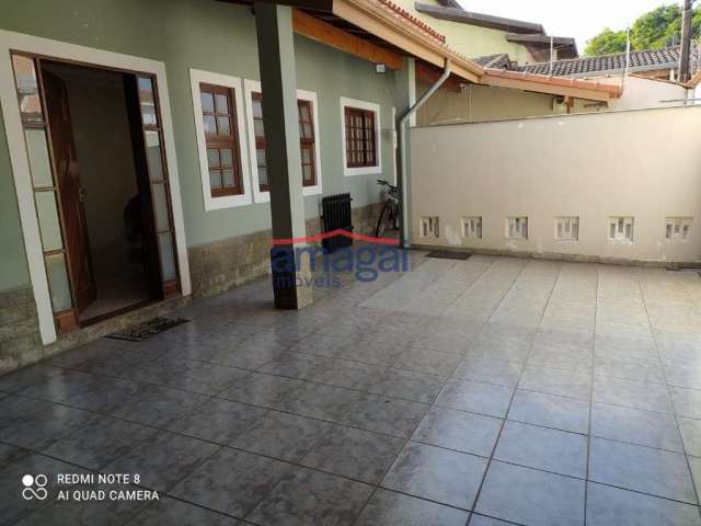 Casa com 3 quartos para alugar no Jardim Santa Maria, Jacareí  por R$ 3.800