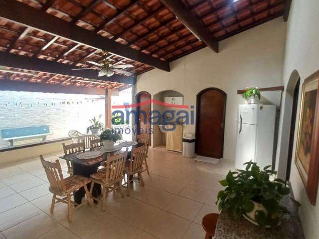 Casa com 3 quartos à venda no Jardim das Indústrias, Jacareí  por R$ 800.000