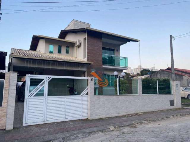 Casa com 3 dormitórios à venda, 160 m² por R$ 700.000,00 - Potecas - São José/SC