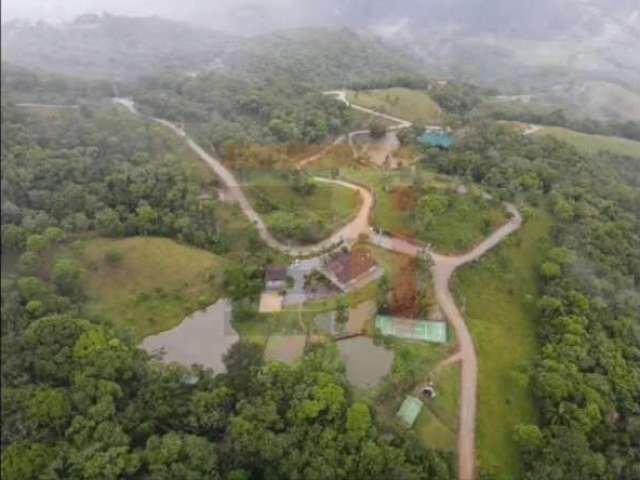 Terreno à venda na Rua da Jaboticabeira, Varginha, Santo Amaro da Imperatriz por R$ 250.000