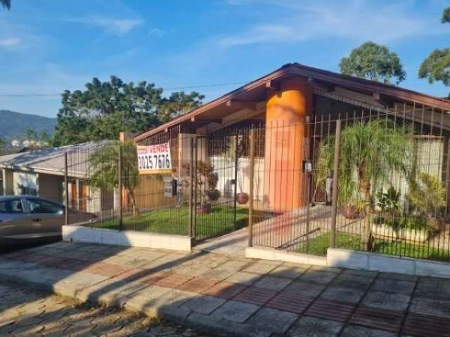 Casa com 3 quartos à venda na Rua Luiz Pasteur, 550, Trindade, Florianópolis por R$ 1.060.000