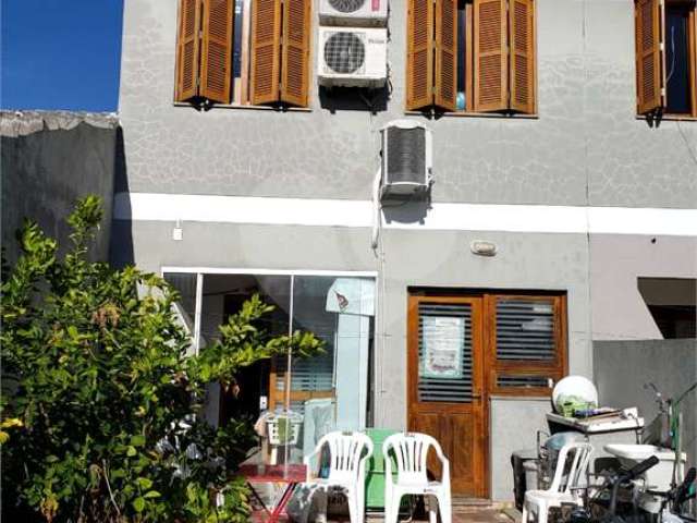 Casa de rua no bairro Aberta dos Morros.