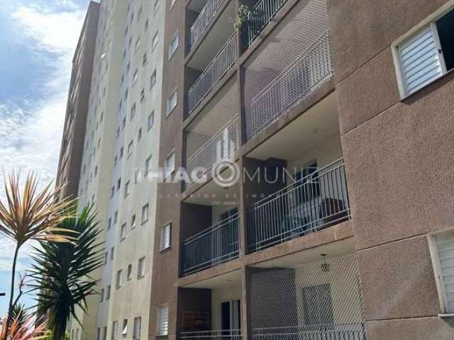 Charmoso Apartamento com 2 Dormitórios e Varanda!