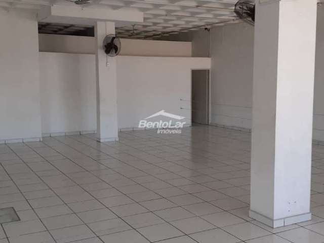 Sala comercial 200 m² com banheiro, vestiário com box e chuveiros,  pia em granito, iluminado, e be