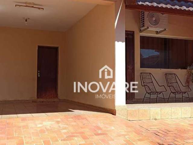 Casa com 3 dormitórios à venda por R$ 800.000,00 - Setor Central - Itumbiara/GO