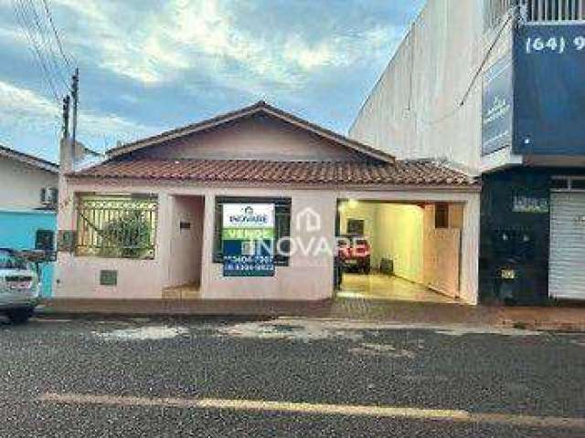 Casa com 3 dormitórios à venda, 320 m² por R$ 500.000,00 - Setor Central - Itumbiara/GO