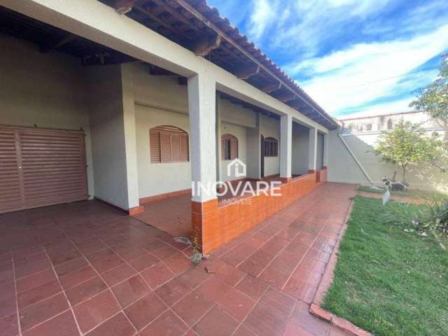 Casa com 3 dormitórios à venda, 275 m² por R$ 400.000,00 - Alvorada - Araporã/MG