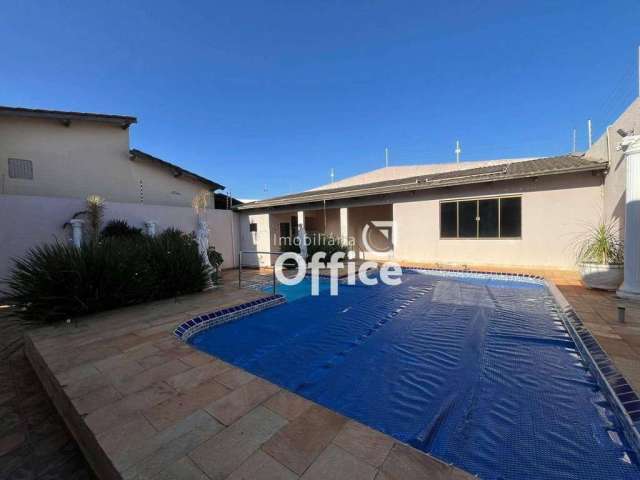 Casa com 3 quartos à venda, 300 m² por R$ 690.000 - Vila Miguel Jorge - Anápolis/GO