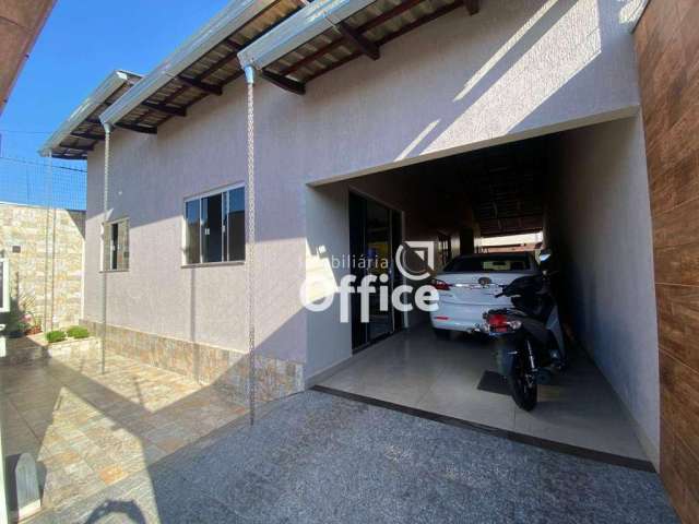 Casa com 3 quartos  à venda, por R$ 550.000