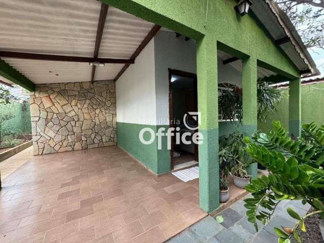 Casa com 3 dormitórios à venda, 190 m² por R$ 450.000,00 - Anexo Itamaraty - Anápolis/GO