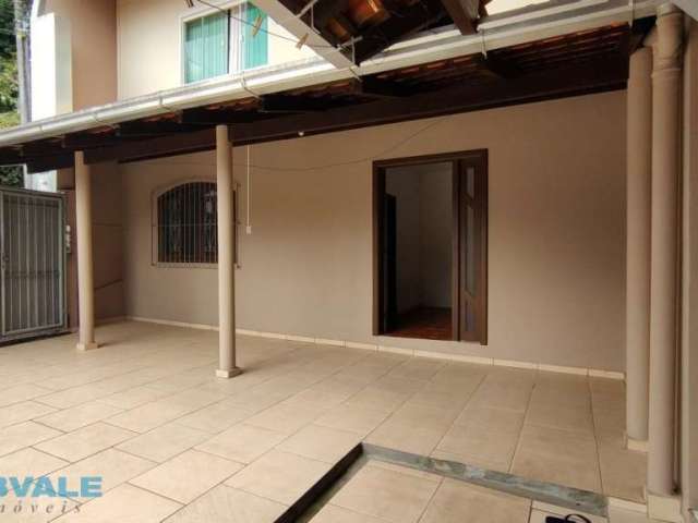 Casa com 2 quartos para alugar na Rua Eça de Queiroz, 368, Água Verde, Blumenau, 65 m2 por R$ 1.250