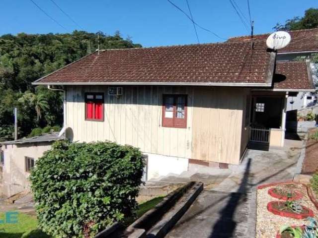 Casa com 2 quartos à venda no Velha, Blumenau , 232 m2 por R$ 270.000