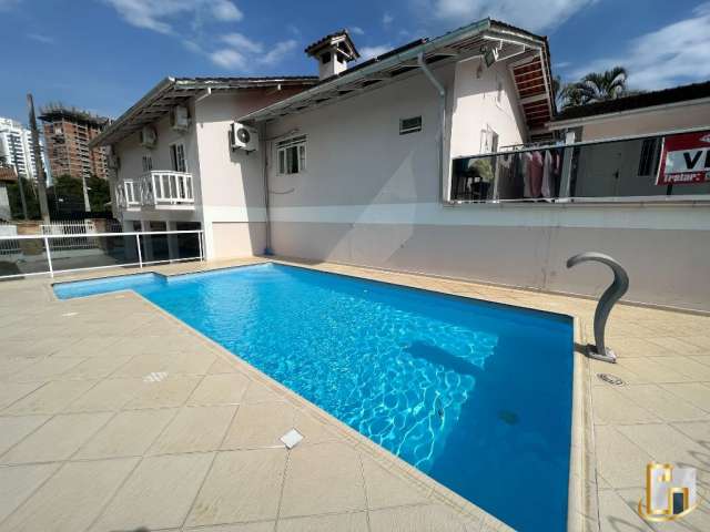 Magnifica casa com 04 quartos, sendo uma suíte e com piscina no bairro Velha