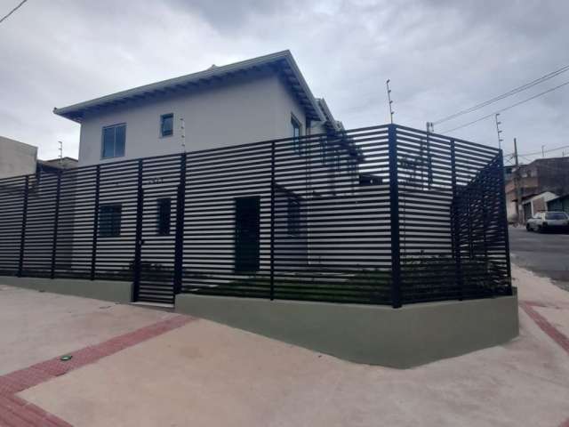 Casa para venda possui 100 metros quadrados com 2 quartos