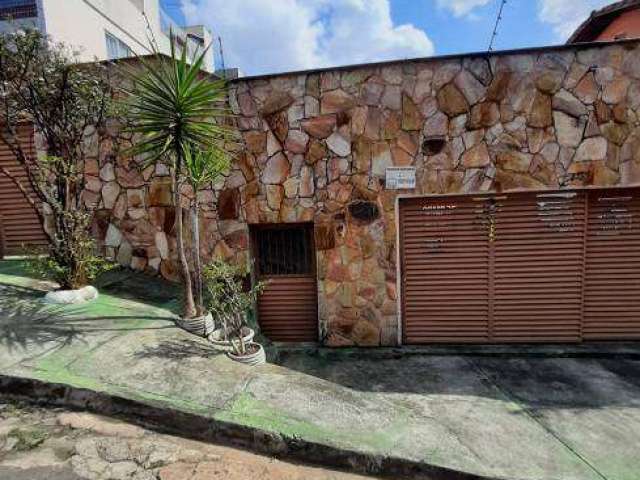 Casa para venda possui 220 metros quadrados com 3 quartos em Vila Cloris - Belo Horizonte - MG