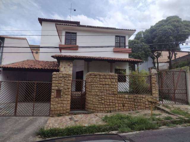 Casa para venda possui 360 metros quadrados com 4 quartos em Planalto - Belo Horizonte - MG