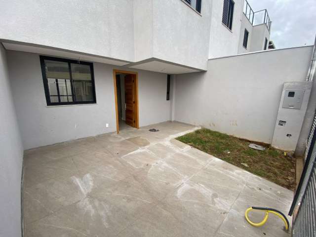 Mega oportunidade de Casa Geminada Triplex no bairro Planalto