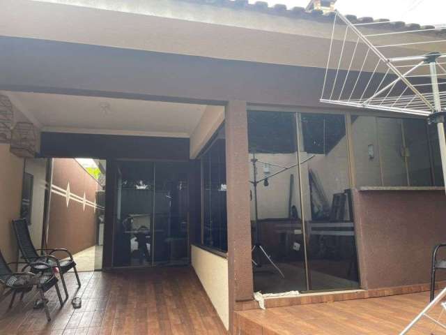 VENDA | Casa, com 4 dormitórios em Parque Hortência, Maringá