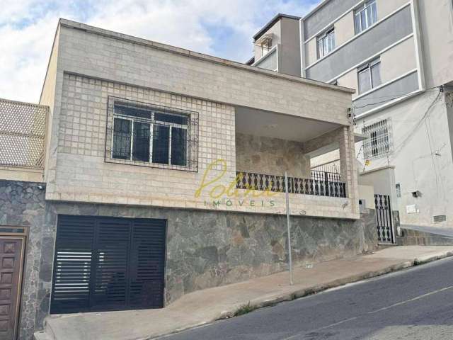 Casa com 3 quartos para alugar, 289 m² por R$ 7.035/mês - Granbery - Juiz de Fora/MG