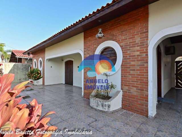 Casa lado praia em 2 lotes com 5 dormitórios à venda, 205 m² por R$ 750.000 - Parque Turístico - Peruíbe/SP