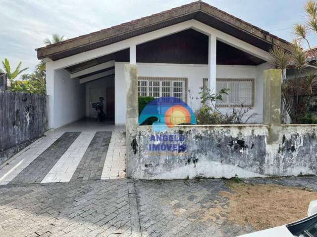 A Angelo Imóveis apresenta esta Casa com 2 dormitórios, sendo 1 suíte, sala, churrasqueira, edícula e garagem para 2 carros.