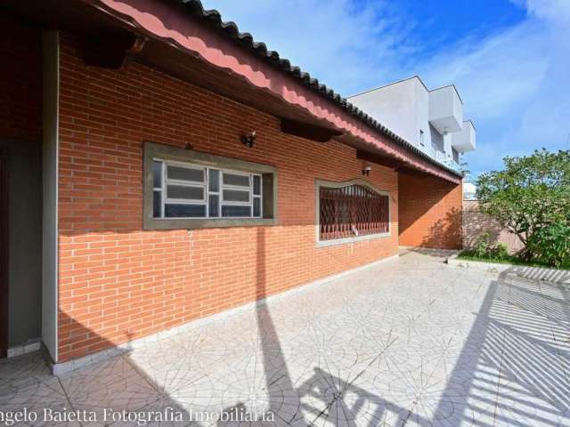 Casa com 3 dormitórios, 1 suíte, à venda, 130 m² por R$ 530.000 - Parque Turístico - Peruíbe/SP