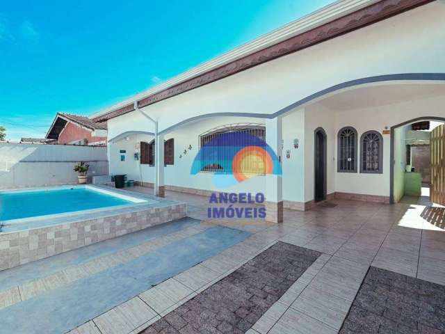 Casa à venda com piscina, 3 quartos, sendo 1 suíte em Peruíbe, no bairro Mar e Sol