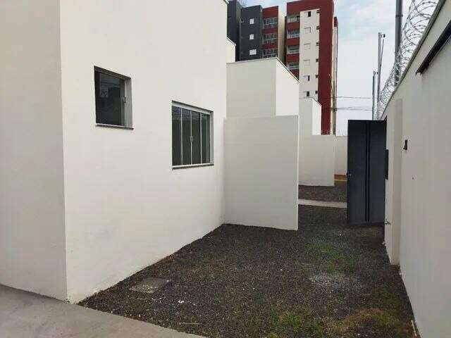 Casa à venda, 2 quartos, 1 suíte, JARDIM HOLANDA - Uberlândia/MG