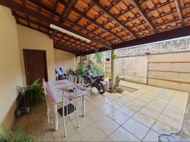 Casa à venda, 3 quartos, 1 suíte, 2 vagas, JARDIM EUROPA - Uberlândia/MG