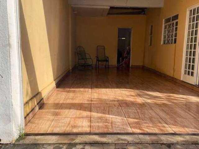 Casa à venda, 2 quartos, 1 suíte, 2 vagas, Segismundo Pereira - Uberlândia/MG