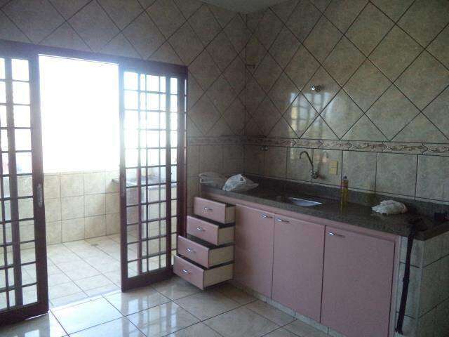 Casa à venda, 6 quartos, 2 suítes, 8 vagas, Santa Mônica - Uberlândia/MG