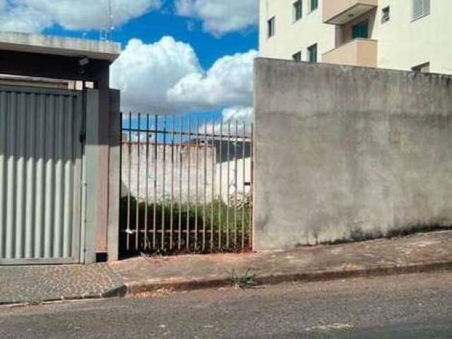 Ótimo terreno a venda no Santa Mônica