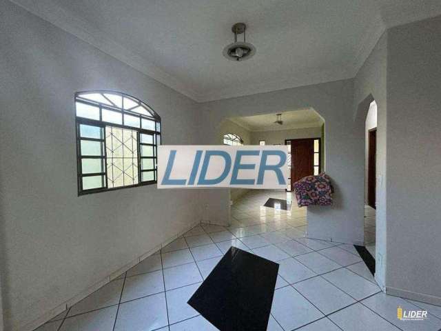 Casa à venda, 3 quartos, 1 suíte, 2 vagas, Pacaembu - Uberlândia/MG