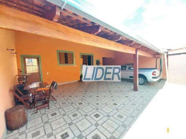 Casa à venda, 3 quartos, 1 suíte, 5 vagas, GRANADA - Uberlândia/MG