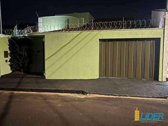 Casa à venda, 3 quartos, 1 suíte, 3 vagas, JARDIM EUROPA - Uberlândia/MG