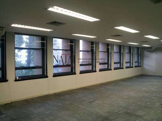 Vendo andar inteiro comercial no Centro.  Com 484m-Candelaria.