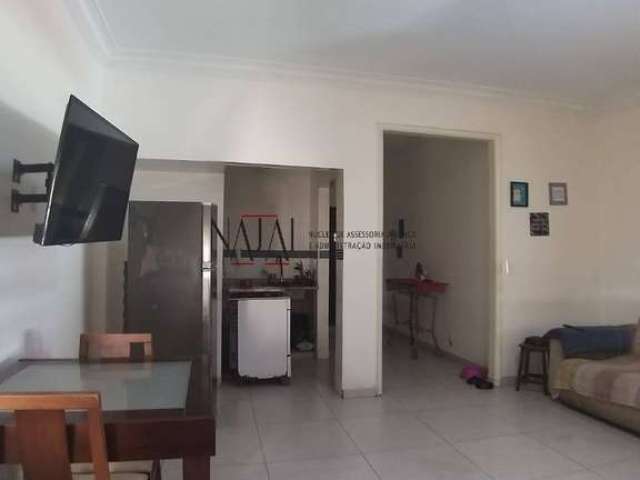 Vendo excelente quarto e sala reformado-Rua do Catete-Rj.