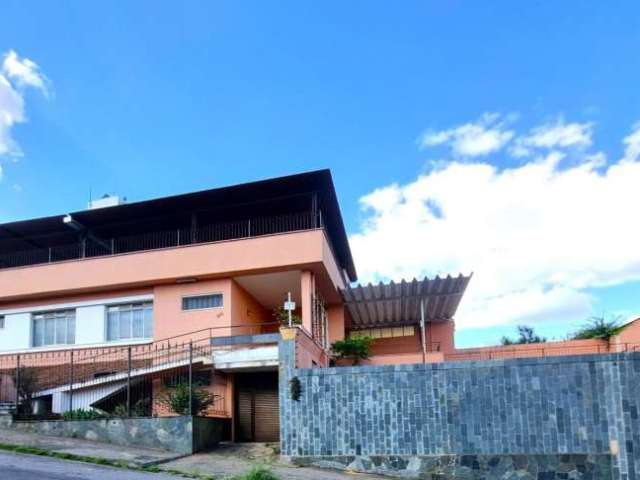 Casa com 4 quartos à venda na Rua Irmão Martinho, Bairu, Juiz de Fora, 377 m2 por R$ 800.000