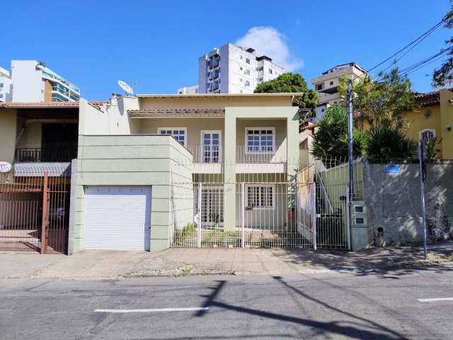 Casa com 3 quartos para alugar na Rua Severiano Sarmento, Passos, Juiz de Fora, 157 m2 por R$ 2.500