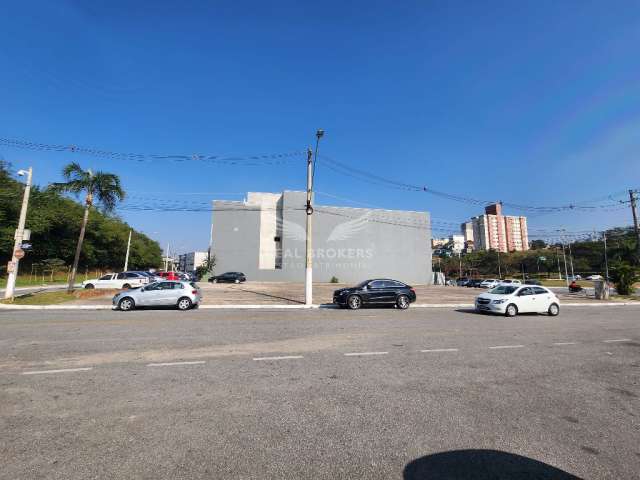 Terreno comercial para locação no Centro de Barueri, com 3 frentes, de esquina