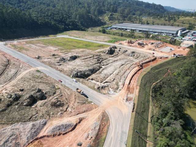 Terreno à venda às margens da Rodovia Castello Branco, em Itapevi