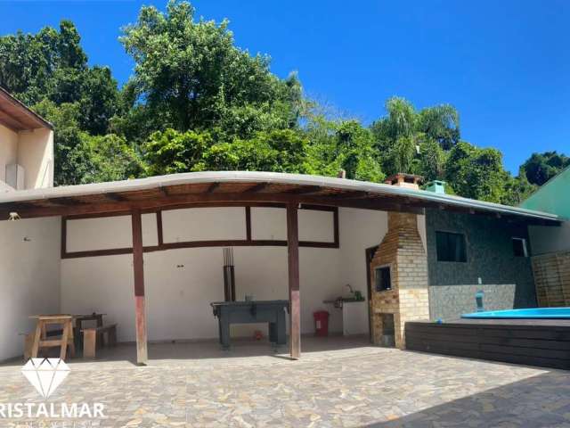 Casa com Piscina, para morar em Bombinhas