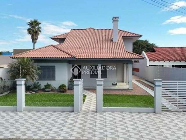 Casa com 3 quartos à venda na Pernambuco, 872, Centro, Tramandaí, 300 m2 por R$ 1.200.000